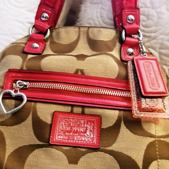 COACH  A1381 F22941 Ltd. Ed. Daisy Signature Crossbody/Tote- Khaki, Raspberry - Picture 14 of 16